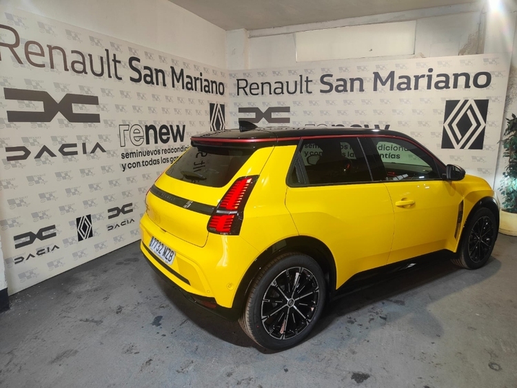 Renault 5 E-Tech 150 Comfort Range Iconic Five foto 4