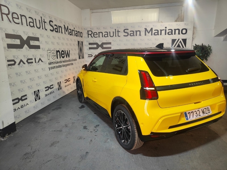 Renault 5 E-Tech 150 Comfort Range Iconic Five foto 5