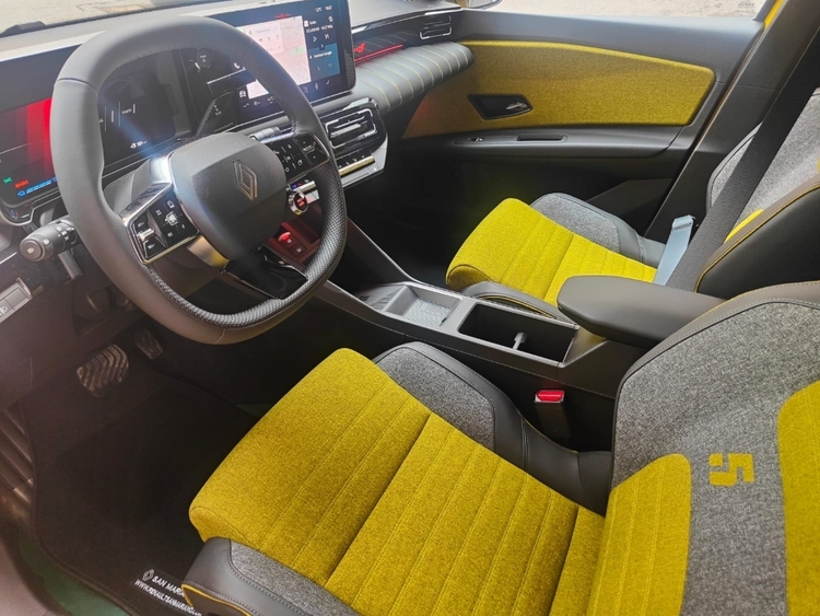 Renault 5 E-Tech 150 Comfort Range Iconic Five foto 6