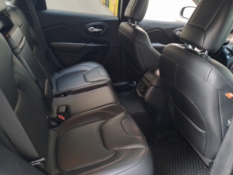 Jeep Cherokee 75 Aniv Auto 4x4 foto 8