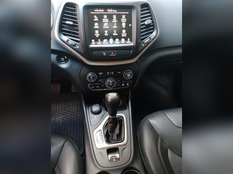 Jeep Cherokee 75 Aniv Auto 4x4 foto 11