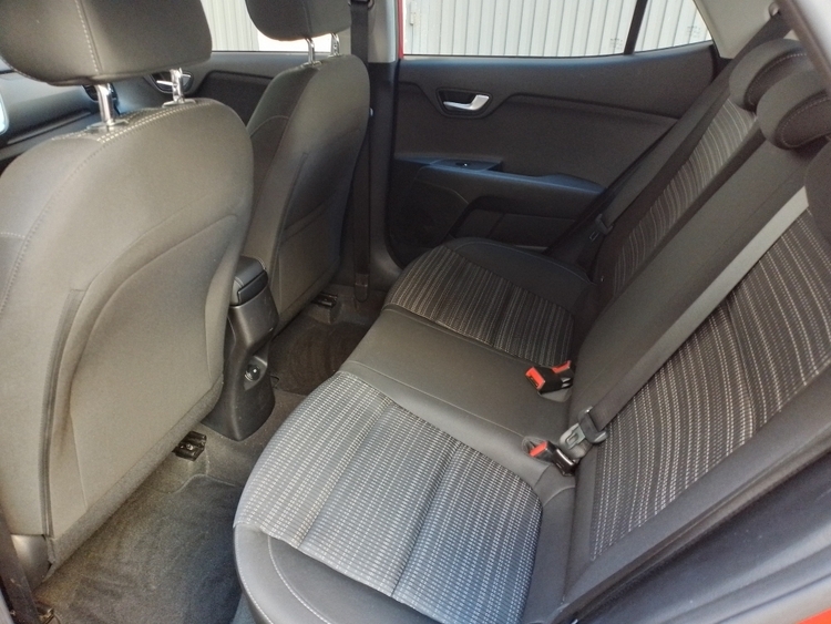 Kia Stonic Drive foto 8