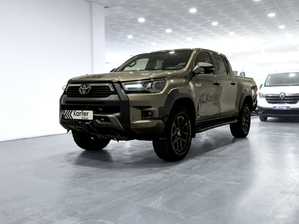Toyota Hilux Doble Cabina Invincible 4x4 miniatura 2