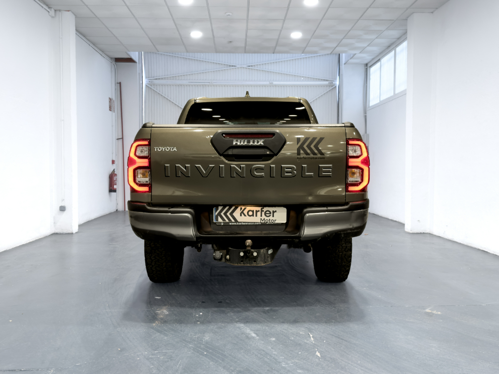 Toyota Hilux Doble Cabina Invincible 4x4 miniatura 7