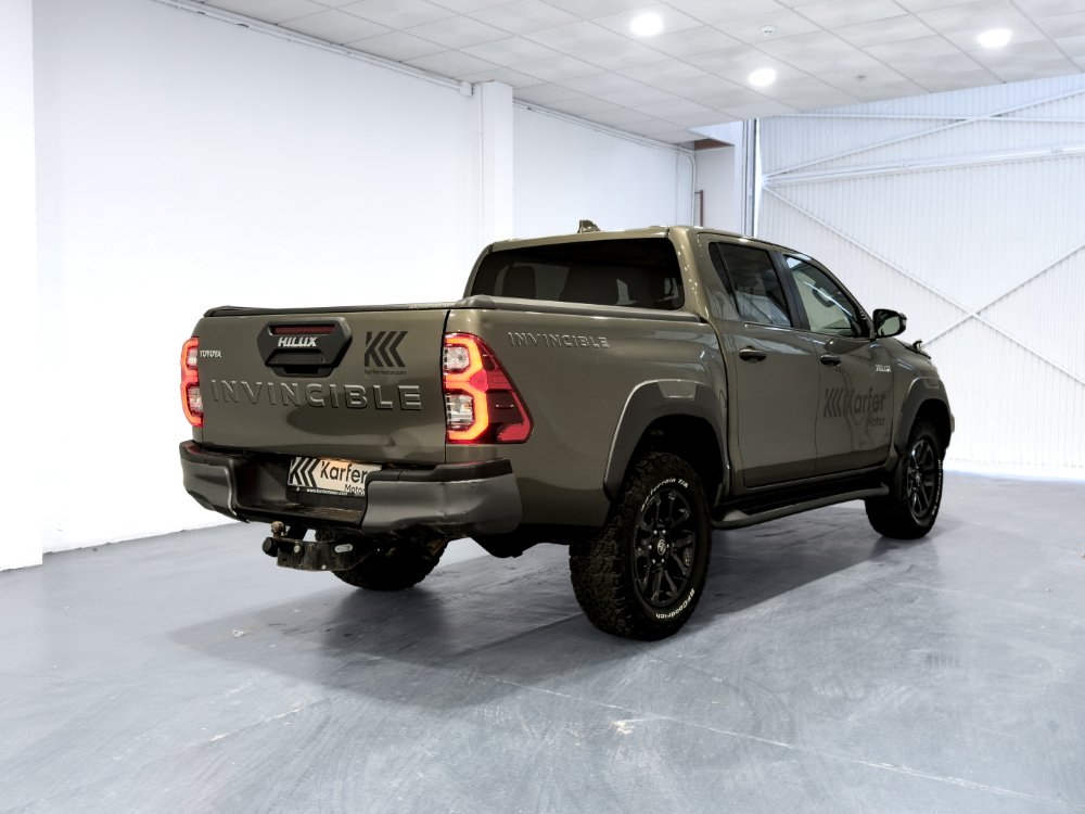 Toyota Hilux Doble Cabina Invincible 4x4 miniatura 8
