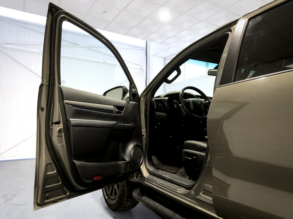 Toyota Hilux Doble Cabina Invincible 4x4 miniatura 11
