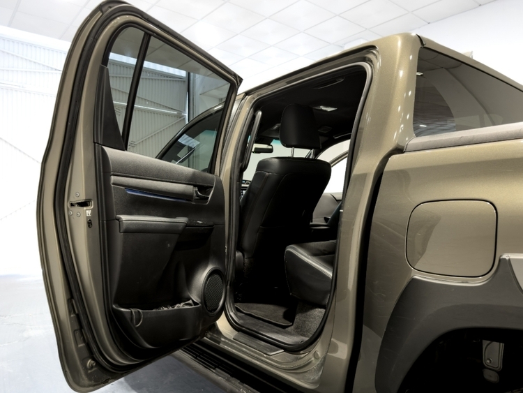 Toyota Hilux Doble Cabina Invincible 4x4 foto 23