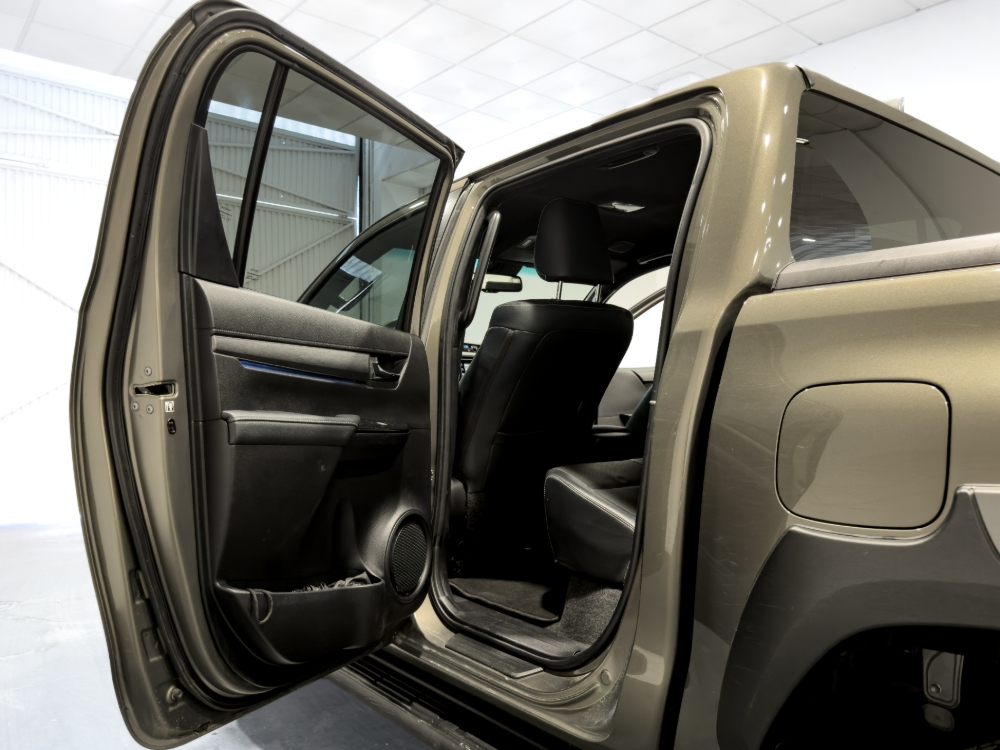 Toyota Hilux Doble Cabina Invincible 4x4 foto 24