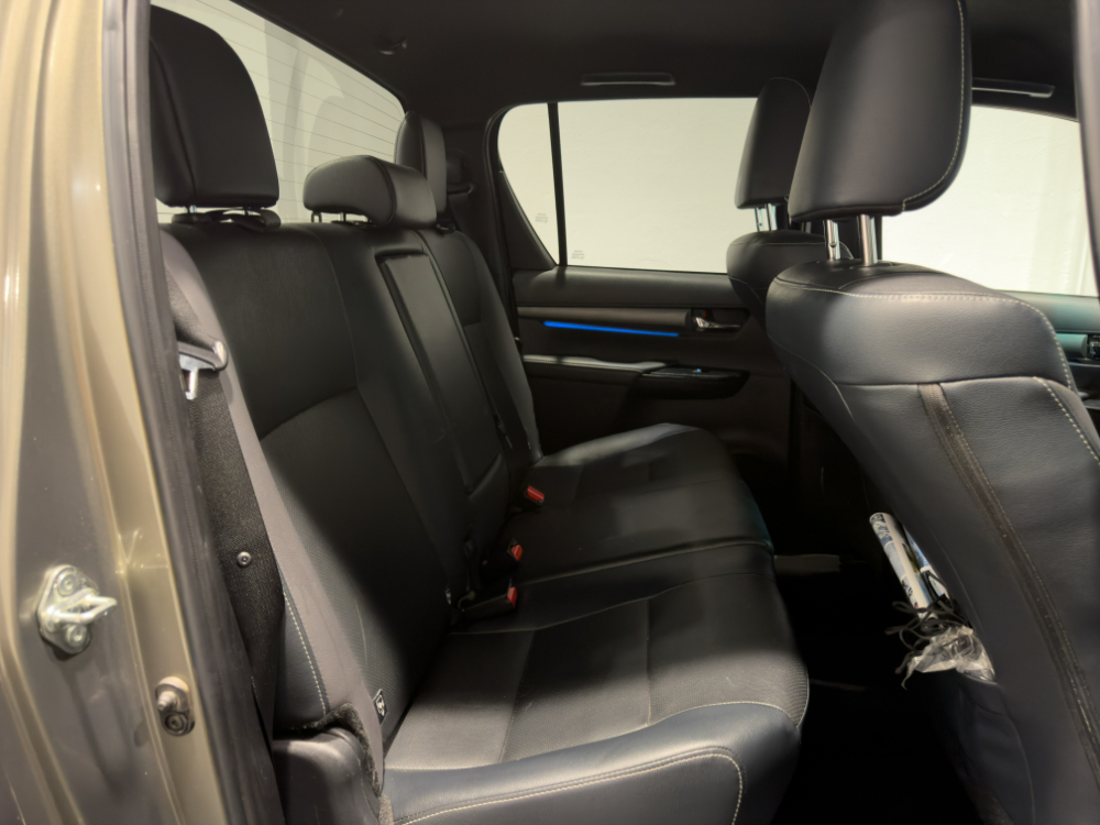 Toyota Hilux Doble Cabina Invincible 4x4 foto 27
