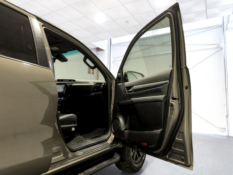 Toyota Hilux Doble Cabina Invincible 4x4 foto 27