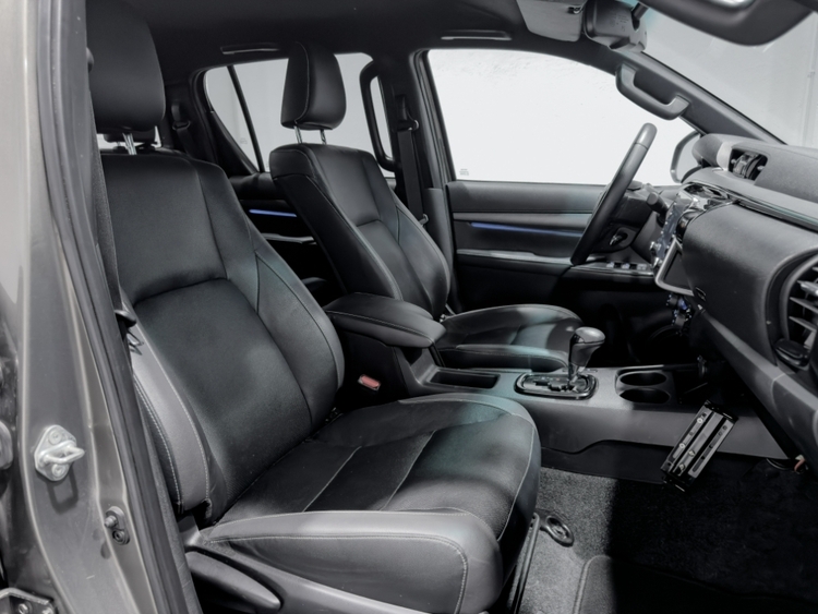 Toyota Hilux Doble Cabina Invincible 4x4 foto 28
