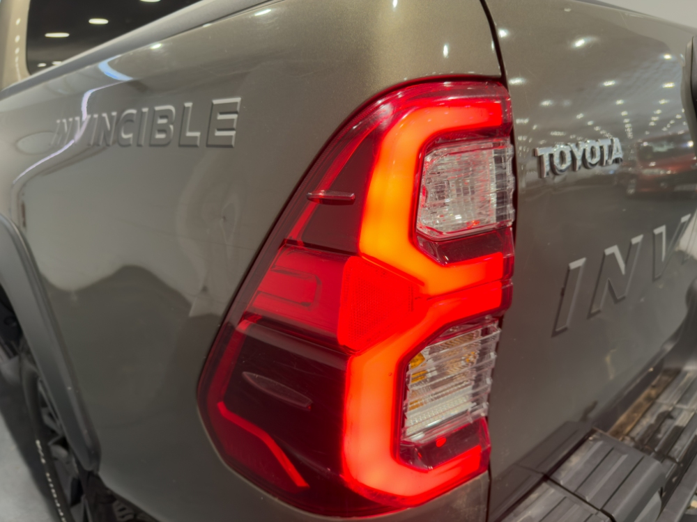 Toyota Hilux Doble Cabina Invincible 4x4 foto 37