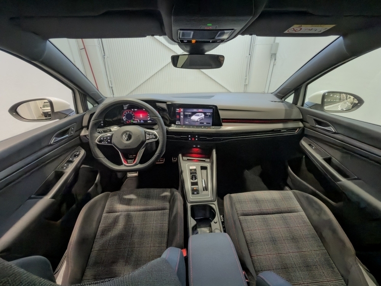 Volkswagen Golf VIII GTI foto 16