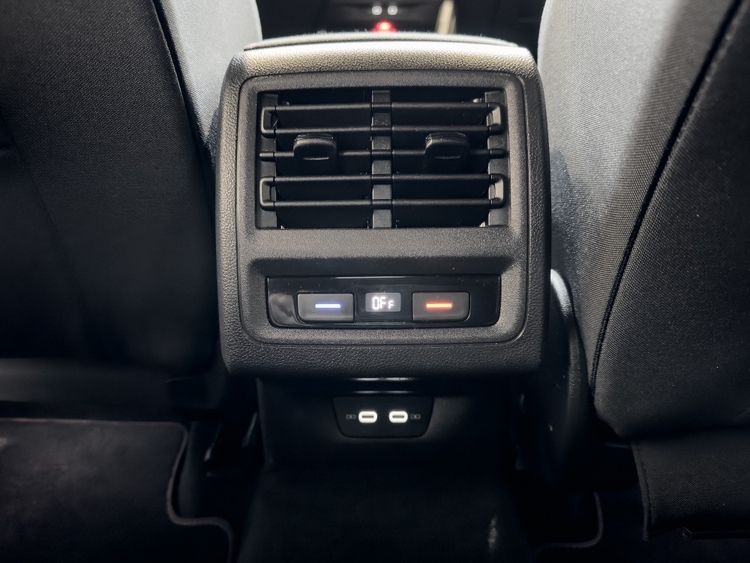 Volkswagen Golf VIII GTI foto 10