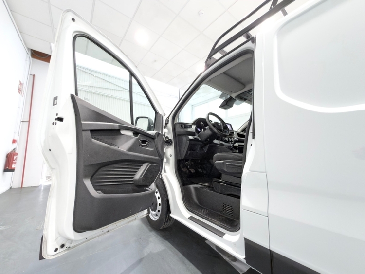 Renault Trafic L1H1 2,8t foto 16