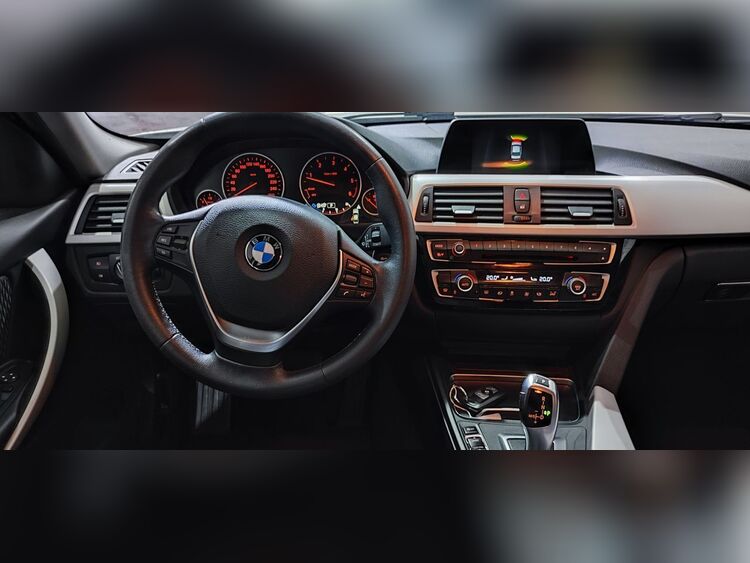 BMW Serie 3 318d Business foto 8